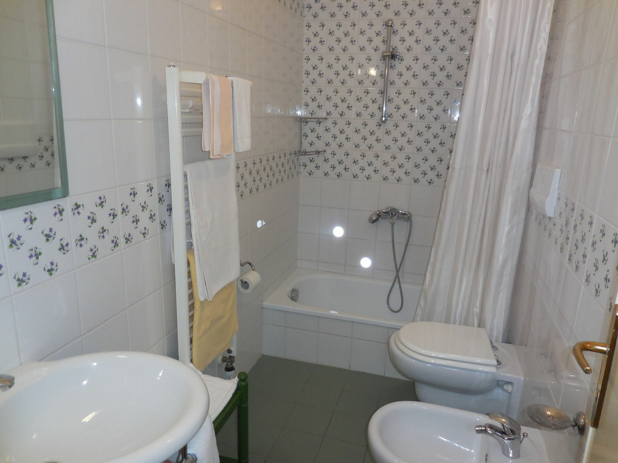 Lupori Hotel 2*